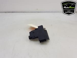 Gebruikte Zekeringkast Audi A3 Limousine (8YS) 1.0 30 TFSI 12V Mild Hybrid Prijs € 25,00 Margeregeling aangeboden door AutoHam