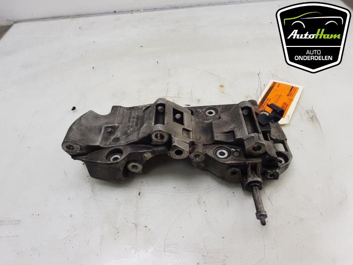 Dynamosteun boven van een BMW 3 serie (F30) 320d 2.0 16V EfficientDynamicsEdition 2012