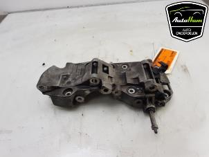 Dynamosteun boven van een BMW 3 serie (F30) 320d 2.0 16V EfficientDynamicsEdition 2012