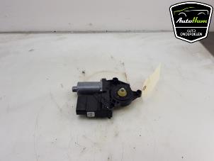 Gebruikte Raammotor Portier Volkswagen Golf VI (5K1) 1.4 TSI 122 16V Prijs € 25,00 Margeregeling aangeboden door AutoHam