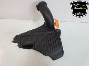 Gebruikte Luchtfilterhuis Porsche Cayenne (9PA) 3.2 V6 24V Prijs € 75,00 Margeregeling aangeboden door AutoHam