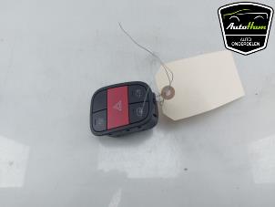 Gebruikte Gevarenlicht Schakelaar Peugeot Bipper (AA) 1.3 HDI Prijs € 25,00 Margeregeling aangeboden door AutoHam