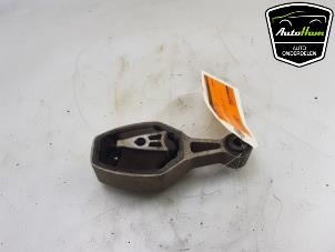 Gebruikte Versnellingsbak Steun Opel Crossland (X) 1.2 12V Prijs € 15,00 Margeregeling aangeboden door AutoHam