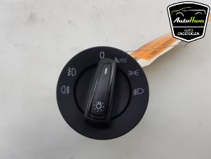 Gebruikte Licht Schakelaar Skoda Octavia Combi (5EAC) 1.4 TSI 16V Prijs € 15,00 Margeregeling aangeboden door AutoHam