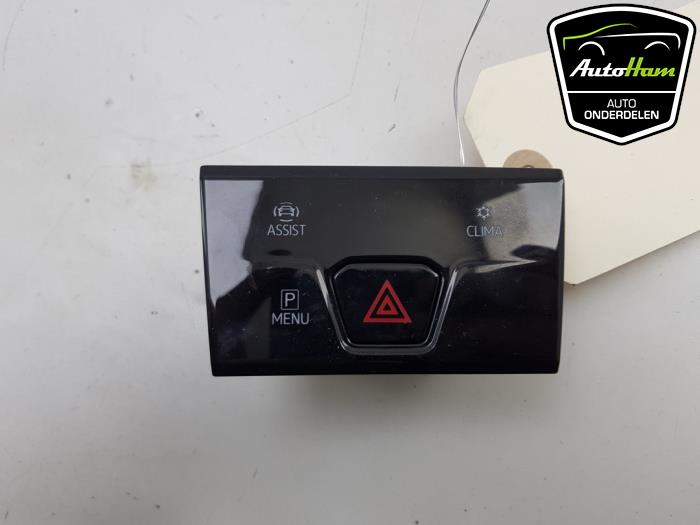 Gevarenlicht Schakelaar van een Volkswagen Golf VIII (CD1) 1.5 TSI BlueMotion 16V 2021