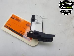 Gebruikte Luchthoeveelheidsmeter Opel Vivaro 2.0 CDTI 150 Prijs € 50,00 Margeregeling aangeboden door AutoHam