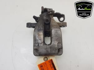 Gebruikte Remklauw (Tang) links-achter Opel Crossland (X) 1.2 Turbo 12V Euro 6 Prijs € 35,00 Margeregeling aangeboden door AutoHam