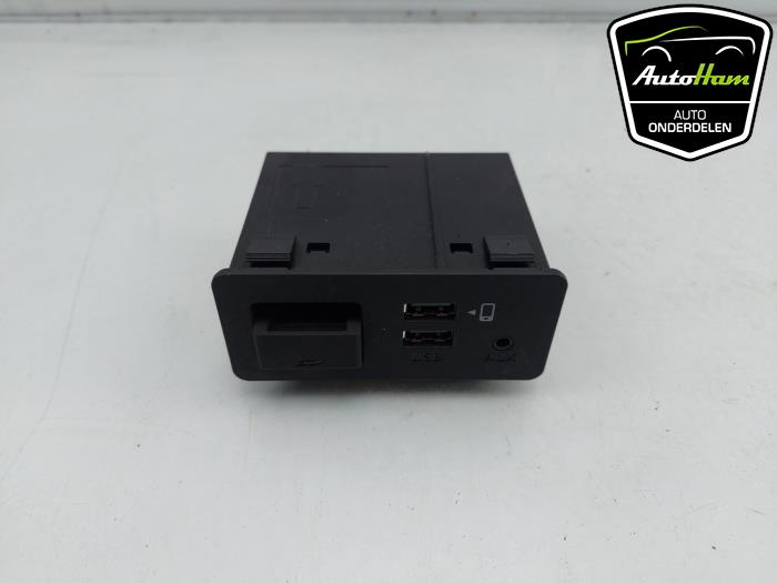 AUX/USB aansluiting van een Mazda 2 (DJ/DL) 1.5 SkyActiv-G 90 2021