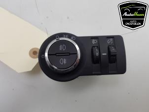 Gebruikte Schakelaar Licht Opel Karl 1.0 12V Prijs € 25,00 Margeregeling aangeboden door AutoHam