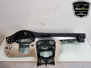 Gebruikte Airbag set + dashboard Mercedes C (W205) C-200 2.0 CGI 16V Prijs € 950,00 Margeregeling aangeboden door AutoHam