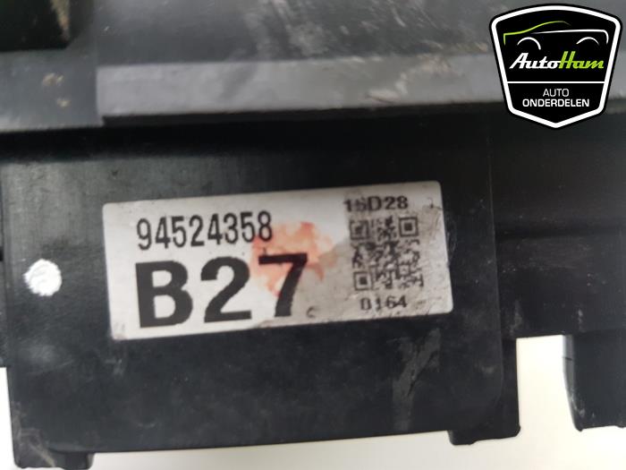 Zekeringkast van een Opel Karl 1.0 12V 2015