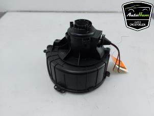 Gebruikte Kachel Ventilatiemotor Opel Astra H SW (L35) 1.6 16V Twinport Prijs € 30,00 Margeregeling aangeboden door AutoHam