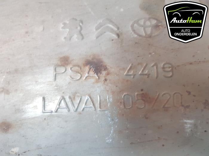 Uitlaat Einddemper van een Opel Vivaro 2.0 CDTI 177 2020