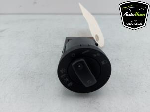 Gebruikte Licht Schakelaar Audi A4 (B6) 1.8 T 20V Prijs € 35,00 Margeregeling aangeboden door AutoHam