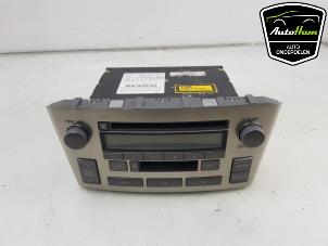 Gebruikte Radio CD Speler Toyota Avensis Wagon (T25/B1E) 2.0 16V VVT-i D4 Prijs € 50,00 Margeregeling aangeboden door AutoHam