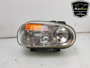 Gebruikte Koplamp rechts Volkswagen Golf IV (1J1) 1.6 16V Prijs € 40,00 Margeregeling aangeboden door AutoHam