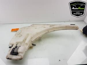 Gebruikte Ruitensproeiertank voor BMW 1 serie (E87/87N) 116i 1.6 16V Prijs € 15,00 Margeregeling aangeboden door AutoHam