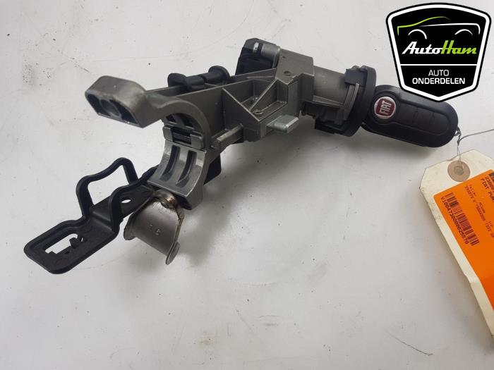 Kontaktslot + computer van een Fiat Punto Evo (199) 1.2 Euro 4 2010