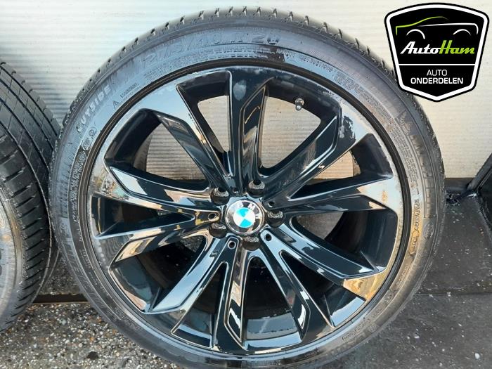 Sportvelgenset + banden van een BMW X5 (F15) xDrive 30d 3.0 24V 2013
