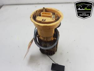 Gebruikte Brandstofpomp Elektrisch Volkswagen Transporter T5 2.5 TDi Prijs € 25,00 Margeregeling aangeboden door AutoHam