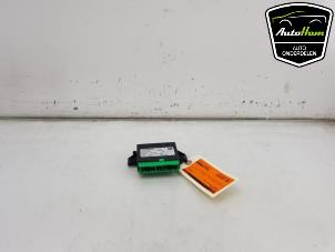 Gebruikte PDC Module Peugeot 208 I (CA/CC/CK/CL) 1.4 16V Prijs € 20,00 Margeregeling aangeboden door AutoHam