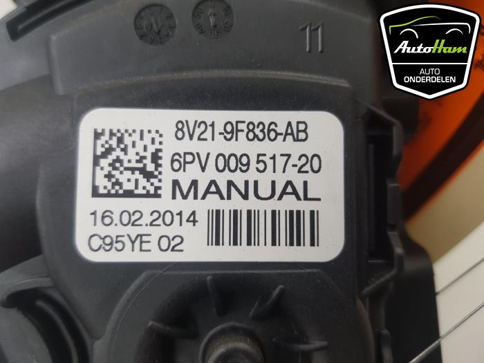 Gaspedaal van een Ford B-Max (JK8) 1.0 EcoBoost 12V 100 2014
