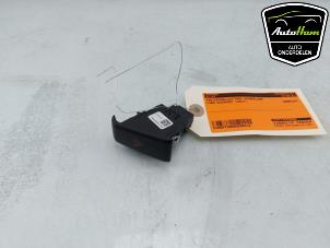 Gebruikte Gevarenlicht Schakelaar Ford EcoSport (JK8) 1.0 EcoBoost 12V 125 Prijs € 5,00 Margeregeling aangeboden door AutoHam