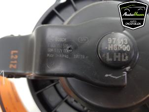 Gebruikte Kachel Ventilatiemotor Kia Stonic (YB) 1.0i T-GDi 12V Prijs € 50,00 Margeregeling aangeboden door AutoHam