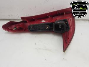 Gebruikte Achterlicht rechts Peugeot 206 SW (2E/K) 1.6 16V Prijs € 20,00 Margeregeling aangeboden door AutoHam
