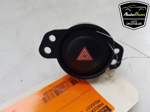 Gebruikte Paniekverlichtings Schakelaar Peugeot 108 1.0 12V VVT-i Prijs € 10,00 Margeregeling aangeboden door AutoHam