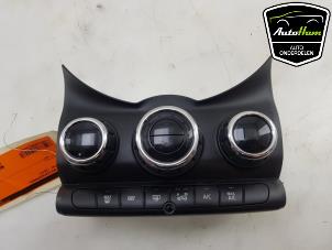 Gebruikte Chaufage Bedieningspaneel Mini Mini (F55) 2.0 16V Cooper S Prijs € 75,00 Margeregeling aangeboden door AutoHam