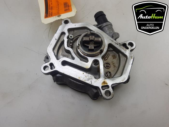 Gebruikte Vacuumpomp Rembekrachtiging Mercedes A (W176) 1.6 A-180 16V Prijs € 20,00 Margeregeling aangeboden door AutoHam
