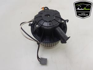 Gebruikte Chaufage Ventilatiemotor Opel Astra J Sports Tourer (PD8/PE8/PF8) 1.4 Turbo 16V Prijs € 35,00 Margeregeling aangeboden door AutoHam