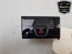 Gebruikte Schakelaar Paniekverlichting Volkswagen Golf VIII Variant (GC5) 1.0 eTSI 12V Prijs € 30,00 Margeregeling aangeboden door AutoHam