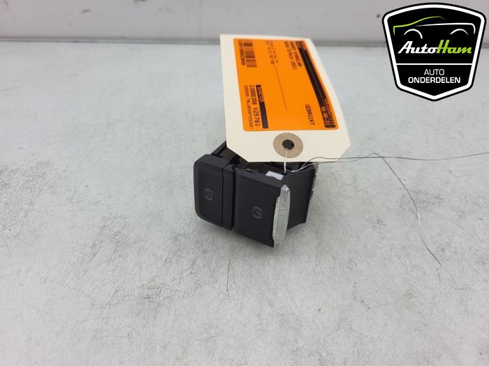 Gebruikte Schakelaar handrem Skoda Octavia Combi (NXAC) 2.0 TDI 16V Prijs € 20,00 Margeregeling aangeboden door AutoHam