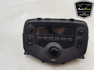 Gebruikte Radio CD Speler Peugeot 108 1.0 12V VVT-i Prijs € 125,00 Margeregeling aangeboden door AutoHam