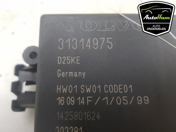 Module PDC van een Volvo V40 (MV) 1.6 D2 2015