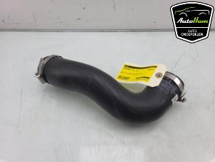 Gebruikte Intercooler Buis Volkswagen Multivan T7 2.0 TSI 16V Prijs € 40,00 Margeregeling aangeboden door AutoHam