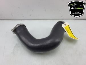 Gebruikte Intercooler Buis Volkswagen Multivan T7 2.0 TSI 16V Prijs € 30,00 Margeregeling aangeboden door AutoHam