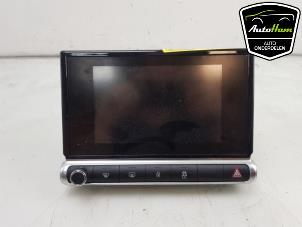 Gebruikte Display Multi Media regelunit Citroen C4 Cactus (0B/0P) 1.2 PureTech 82 12V Prijs € 225,00 Margeregeling aangeboden door AutoHam
