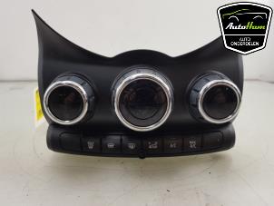 Gebruikte Chaufage Bedieningspaneel Mini Mini (F55) 1.5 12V Cooper Prijs € 75,00 Margeregeling aangeboden door AutoHam