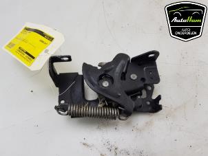 Gebruikte Motorkap Slotmechaniek Mini Mini (F55) 1.5 12V Cooper Prijs € 20,00 Margeregeling aangeboden door AutoHam