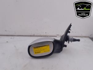 Gebruikte Spiegel Buiten links Peugeot 206+ (2L/M) 1.4 XS Prijs € 30,00 Margeregeling aangeboden door AutoHam