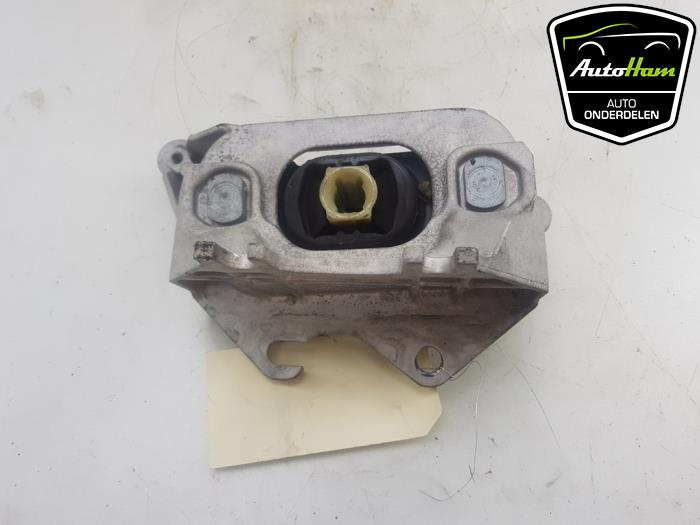 Gebruikte Versnellingsbak Steun Dacia Sandero III 1.0 TCe 90 12V Prijs € 25,00 Margeregeling aangeboden door AutoHam