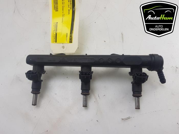 Gebruikte Injector brug Skoda Fabia III Combi (NJ5) 1.0 12V Greentech Prijs € 50,00 Margeregeling aangeboden door AutoHam