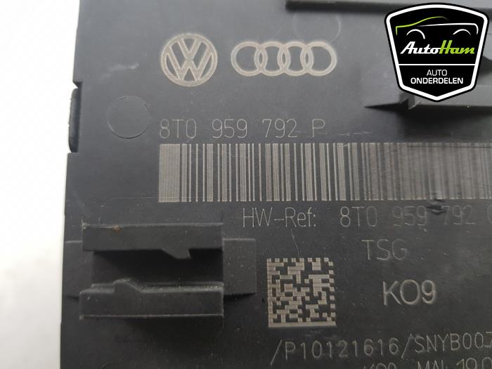 Centrale Deurvergrendelings Module van een Audi A5 Cabrio (8F7) 1.8 TFSI 16V 2016