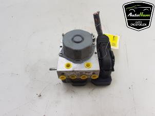 Gebruikte ABS Pomp Renault Captur (2R) 1.2 TCE 16V EDC Prijs € 40,00 Margeregeling aangeboden door AutoHam