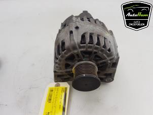 Gebruikte Dynamo Renault Captur (2R) 1.2 TCE 16V EDC Prijs € 40,00 Margeregeling aangeboden door AutoHam