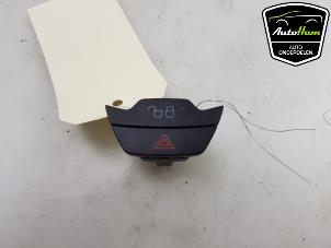 Gebruikte Gevarenlicht Schakelaar Ford Transit Connect (PJ2) 1.6 TDCi 16V 95 Prijs € 10,00 Margeregeling aangeboden door AutoHam
