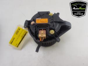 Gebruikte Kachel Ventilatiemotor Audi A4 Avant (B6) 2.0 FSI 16V Prijs € 30,00 Margeregeling aangeboden door AutoHam